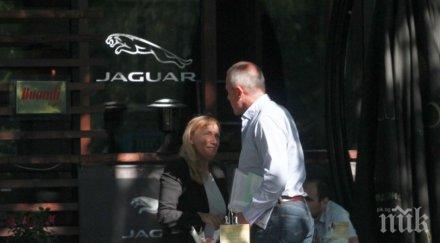 бомба пик ретро елена йончева чужд мъж червената депутатка тотално заряза семейството заради политиката папарашки снимки