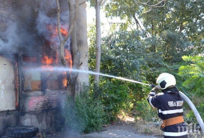 Пожарът в Изворище е локализиран, работят по няколко версии за огъня