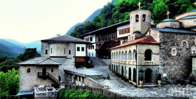 Монасите от Бигорския манастир благословиха договора ни с Македония