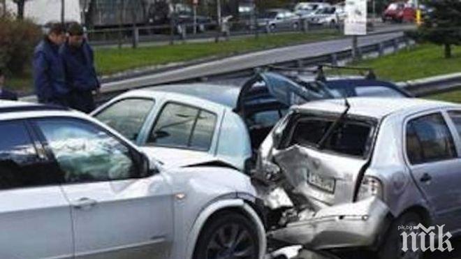 ИЗВЪНРЕДНО! Верижна катастрофа и на Цариградско шосе в София, на място има линейка и полиция