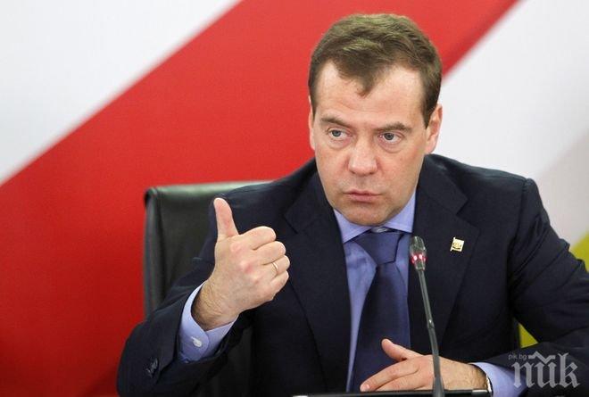 Медведев скочи срещу Тръмп: Той обяви търговска война на Русия с новите санкции