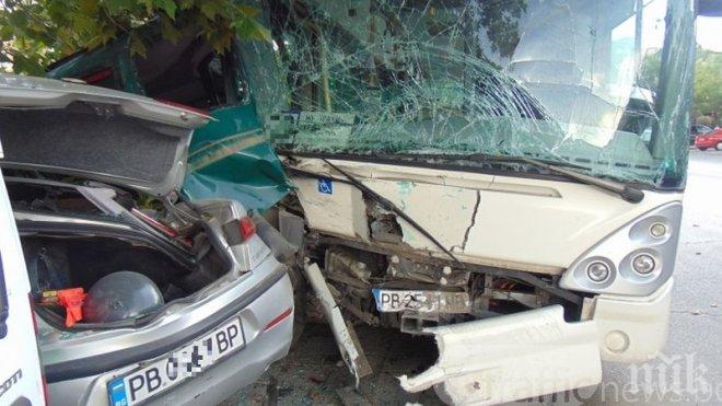 Мъртво пиян се заби в автобус в Пловдив