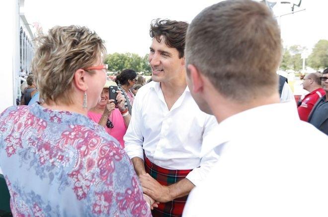 Фурор! Премиерът на Канада се появи по килт на шотландски фестивал в Източно Онтарио (СНИМКИ)