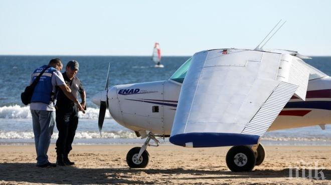 Трагедия! Едномоторен самолет уби двама души при аварийно кацане на плаж в Португалия (СНИМКИ)