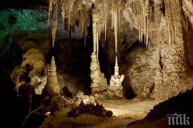Роми превзеха пещера край Пловдив, клатят вековни сталактити (СНИМКИ)