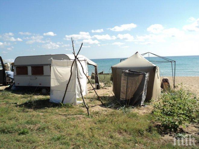 ПРИМЕР! Гърците арестуват българи - диви къмпингари, а по нашето море цапат и изхвърлят боклуци безнаказано