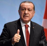 Потвърдено! Ердоган облича всички превратаджии в кафяво