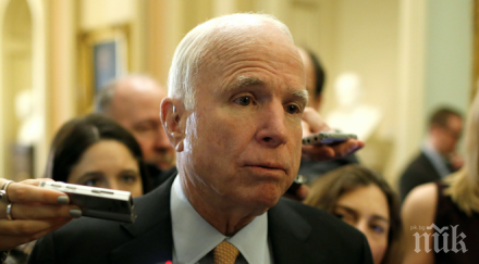 сенатор джон маккейн русия враг целия свободен свят