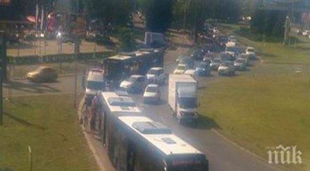 отбой кола засякла автобус бургас две пътнички ранени
