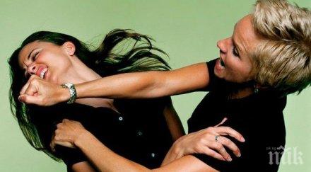 съседски войни жени скубаха косите заради една метла мазето