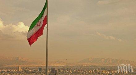 трима убити ранени стрелба авиобаза иран