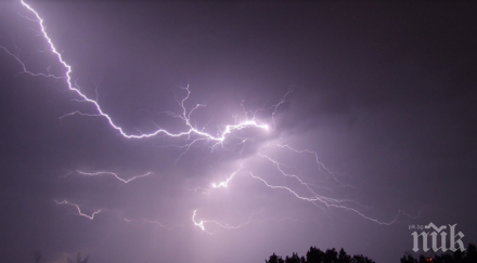 мълния подпали гората бобов дол