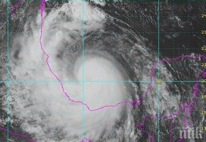 Стихия! Тропическата буря „Франклин“ прерасна в ураган