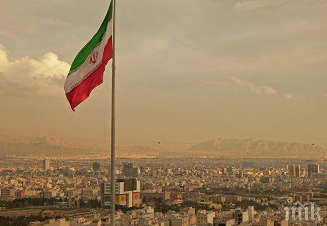 Трима убити и 12 ранени при стрелба в авиобаза в Иран