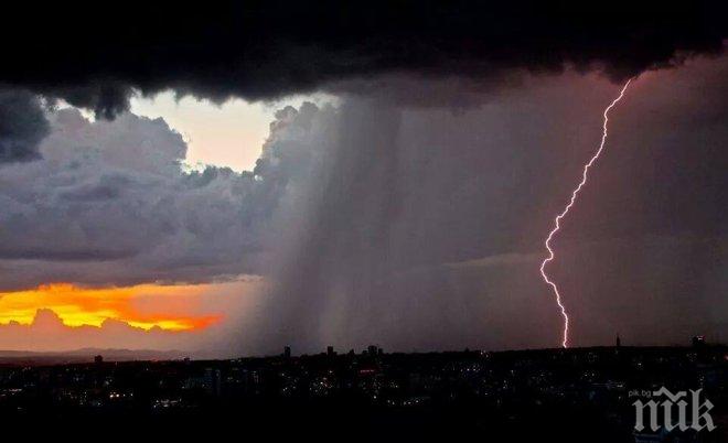 ИЗВЪНРЕДНО В ПИК! След бурята: 11 000 столичани останаха без ток!