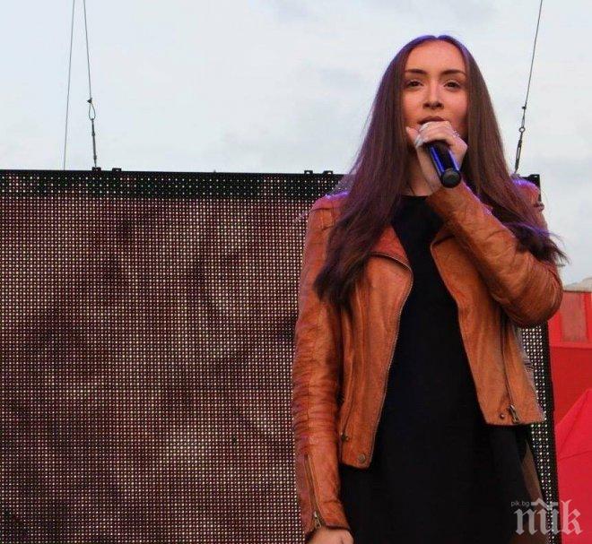 Задава ли се българската Ариана Гранде?! 15-годишната Дара, дъщеря на Дими от Сленг и Ива Екимова, с първа авторска песен