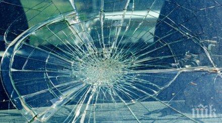 трагедия млад мъж загина ужасяващ удар стълб пловдив двама ранени