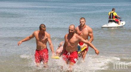 спасител влизайте морето пияни