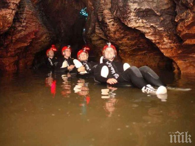 В КАПАН! Туристи се оказаха пленници в пещера заради внезапното покачване на водата 
