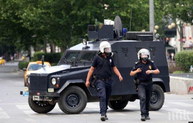 Поне един е загинал при нападение на екстремист срещу полицейски участък в Истанбул