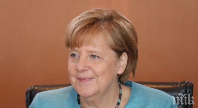 Рейтингът на Меркел спада шест седмици преди изборите