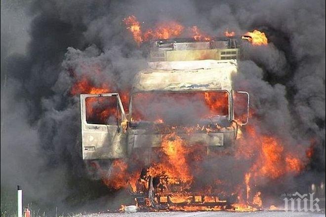 Камион изгоря напълно на пътя Карлово - Пловдив