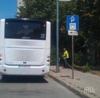Инцидент! Автобус пламна във Враца, няма пострадали