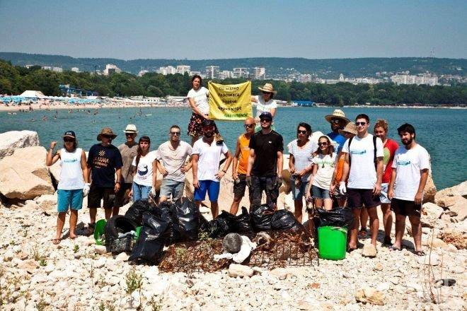 Екоминистърът и Дони агитират за чисто море с ветроход (СНИМКИ)