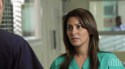 ексклузивно жената рони осъливан косъм барселона актрисата лайла руас скри фризер ресторант