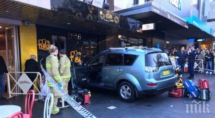 таран кола вряза пешеходци сидни