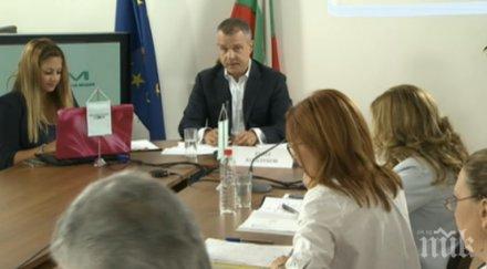 кандидатът бнт емил кошлуков поглед мултимедията социалните платформи даде пример пици пияни плеймейтки дракони представянето концепцията