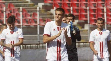 армията възбуда манекенката капитана снима без дрехи снимка