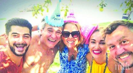 пик ретро орлин горанов чукна плажно парти певецът посрещна бански компания души басейна луксозната къща снимки