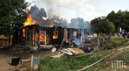 голям пожар остави без дом десетки ромската махала враца снимки