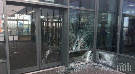 автомобил вряза летище исландия