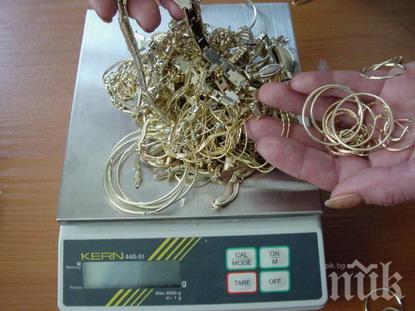 ПЪРВО В ПИК! Митничари спипаха 1 кило златни накити, скрити в камион