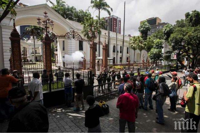 БУНТ! Опозицията във Венецуела не признава изземването на правата на събранието