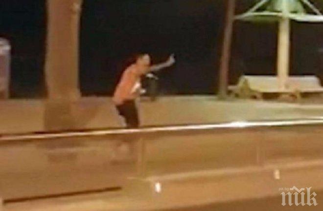 ШОКИРАЩИ КАДРИ! Вижте как застреляха един от терористите в Испания (ВИДЕО 18+)