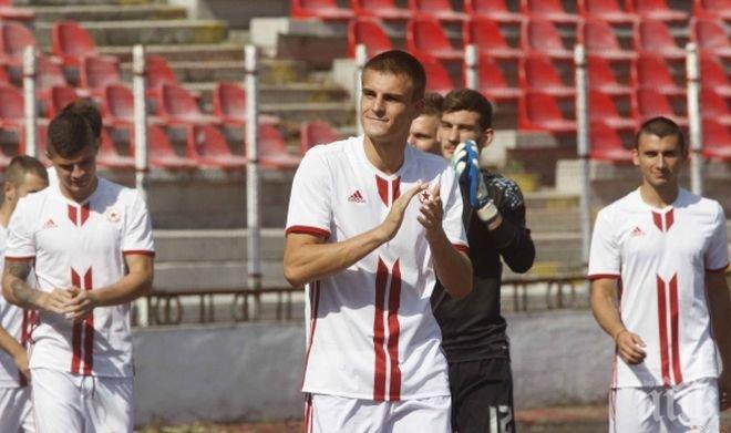 О, ДА! Армията под възбуда! Манекенката на капитана се снима без дрехи (СНИМКА)