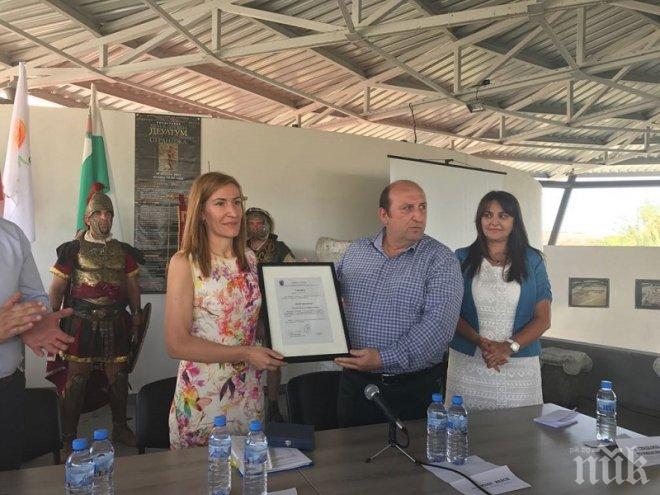 Министър Ангелкова стана почетен гражданин на Средец