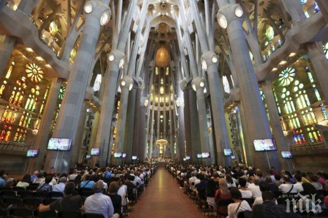 Испания почете паметта на жертвите от атентатите със служба в базиликата Саграда фамилия