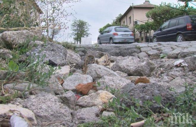 В Дупница искат оставката на кмета заради дупките по пътищата и трагичното състояние на болницата
