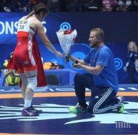 За цял живот! Турска състезателка по борба получи предложение за брак веднага, след като стана световна шампионка