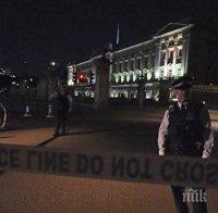 Мъж нападна с нож полицейски служители пред Бъкингамския дворец