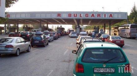 огромна опашка извива граничен пункт калотина