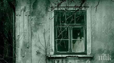 шокиращо видео призрак хлопа прозорците стара къща собственичката видя чудо