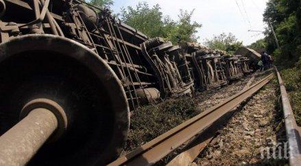 шест вагона пътнически влак излезнали релсите индия