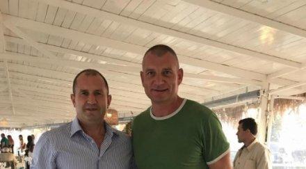 румен радев главният популист републиката пак снима народа