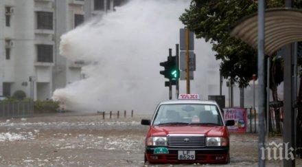 тайфунът хато връхлетя хонконг снимки