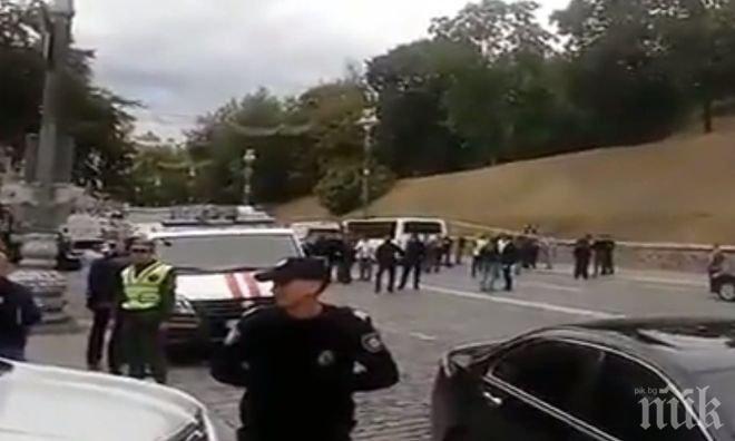 ИЗВЪНРЕДНО! Експлозия разтърси Киев, двама са пострадали тежко! Взривът е гръмнал до МС, в страната е министърът на отбраната на САЩ Джеймс Матис (ВИДЕО)